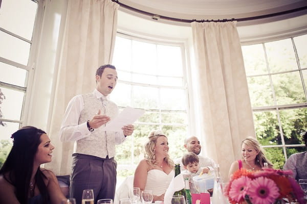 Best man giving his speech - Martins Kikulis Photography