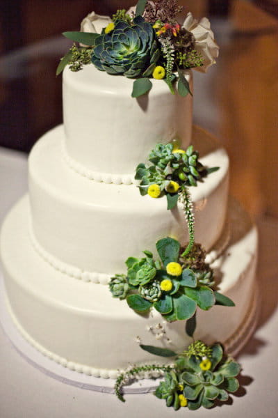 Wedding cake - Picture by Captured by Aimee