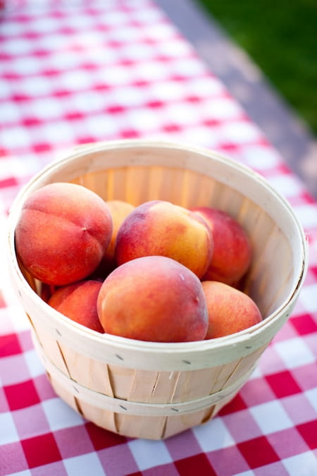 Peaches in basket - Picture by Laura Ivanova Photography