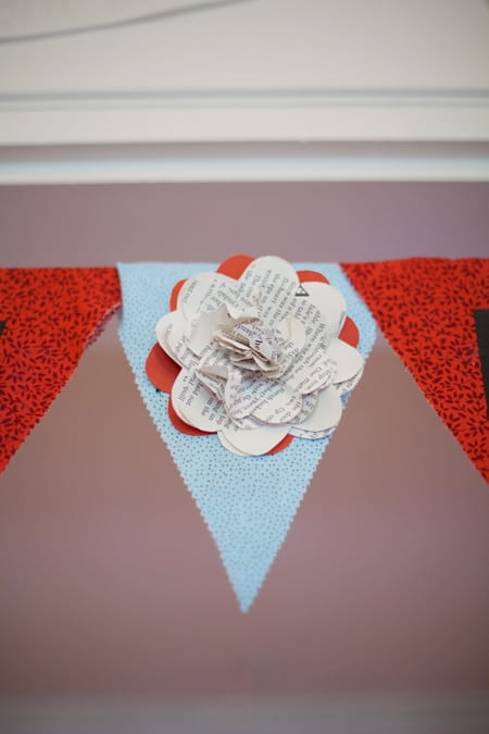 Paper flower on bunting - Picture by Rojo Foto Design