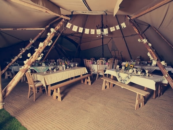 Tipi wedding reception tables - Picture by Ian Shoots Weddings