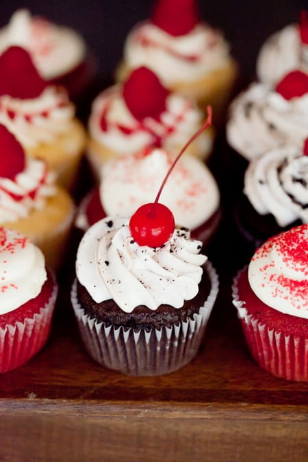 Close up of wedding cupcakes - Picture by Laura Ivanova Photography