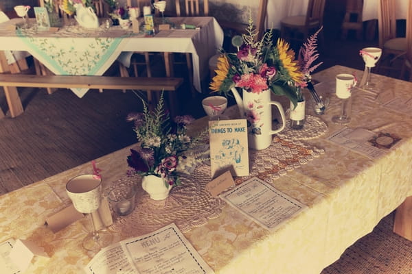 Vintage wedding tables - Picture by Ian Shoots Weddings