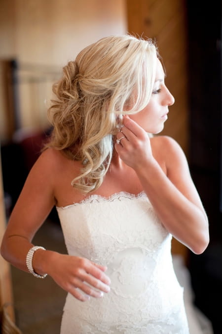 Bride putting on earring - Picture by Laura Ivanova Photography