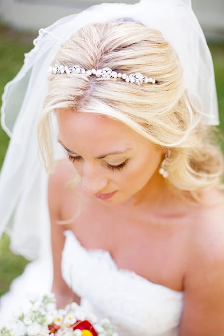 Bride wearing headband - Picture by Laura Ivanova Photography