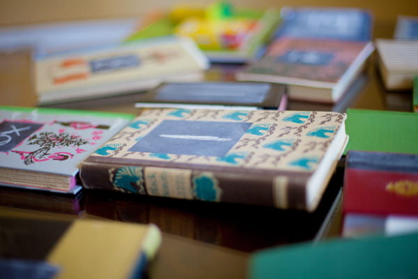 Old books used as wedding table numbers - Picture by Rojo Foto Design