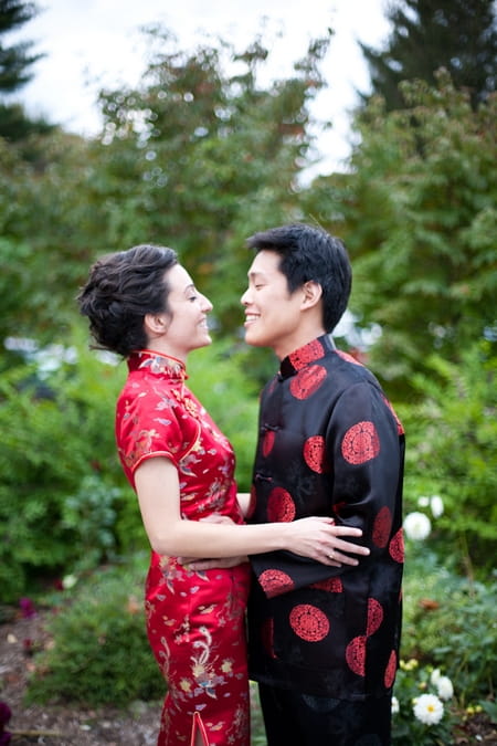 Bride and groom in Chinese wedding clothes - Picture by Levi Stolove Photography