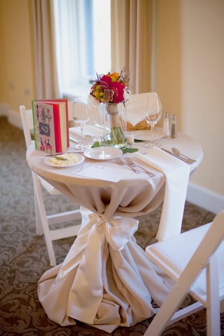 Wedding breakfast table for 2 - Picture by Rojo Foto Design