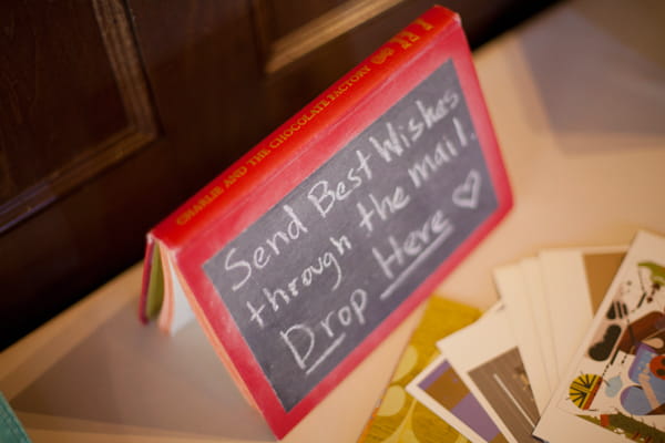 Wedding wishes sign on book - Picture by Rojo Foto Design