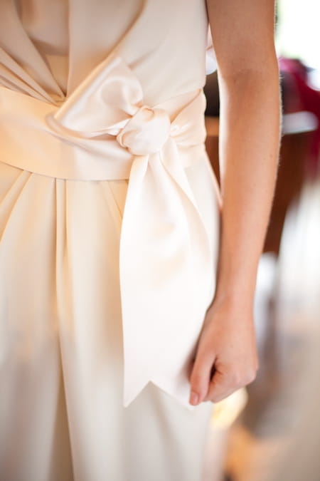 Bow on bride's wedding dress - Picture by Levi Stolove Photography