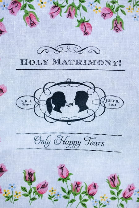 Holy matrimony cloth saying 'Only happy tears' - Picture by Laura Ivanova Photography