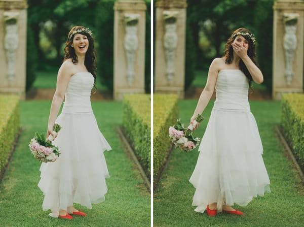 Bride holding bouquet - Picture by Jonas Peterson Photography