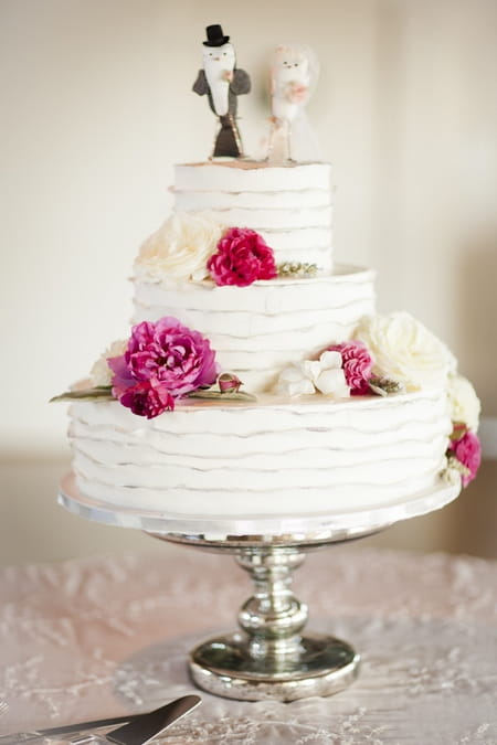 Wedding cake with pink flowers - Picture by Allyson Magda Photography