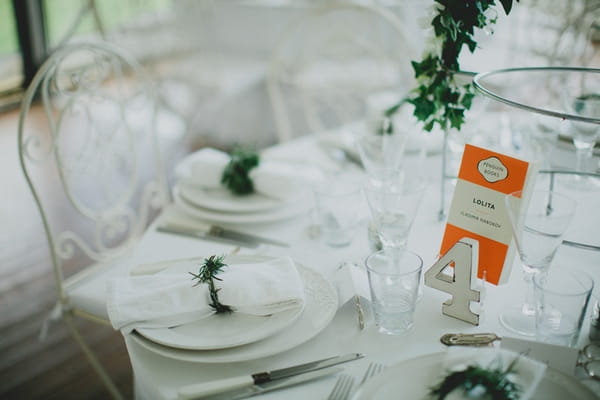 Wedding table with number 4 - Picture by Jonas Peterson Photography