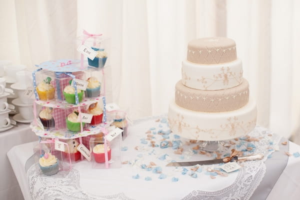 Wedding cake and cupcakes - Picture by Hayley Ruth Photography