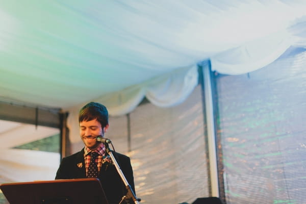 Groom giving wedding speech - Picture by Jonas Peterson Photography