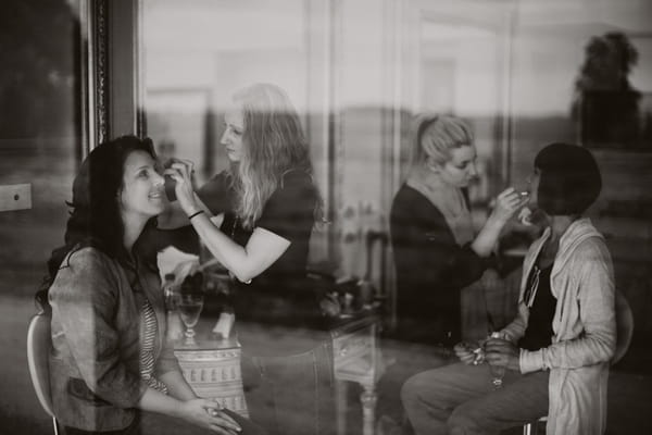 Bride having wedding make-up applied - Picture by Jonas Peterson Photography