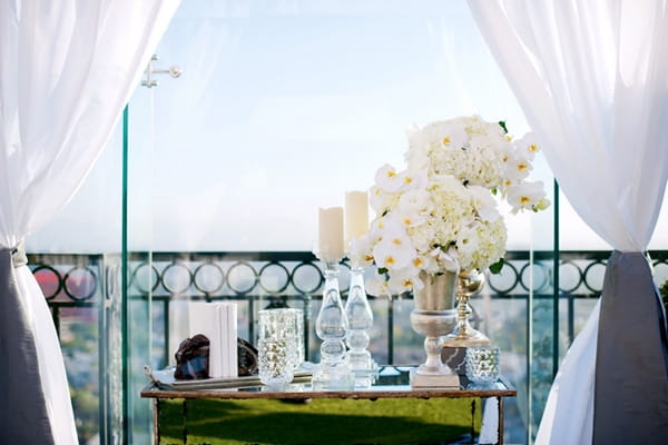 Table of wedding decorations - Picture by Yvette Roman Photography