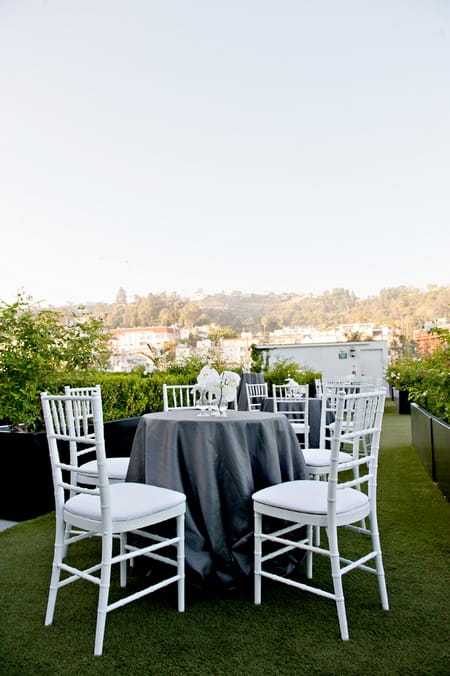 Wedding table with grey tablecloth - Picture by Yvette Roman Photography