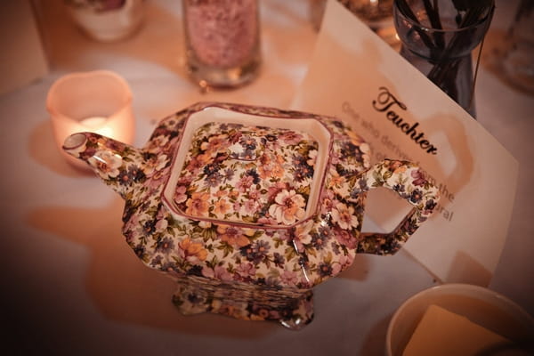 Vintage flower teapot - Picture by Archibald Photography