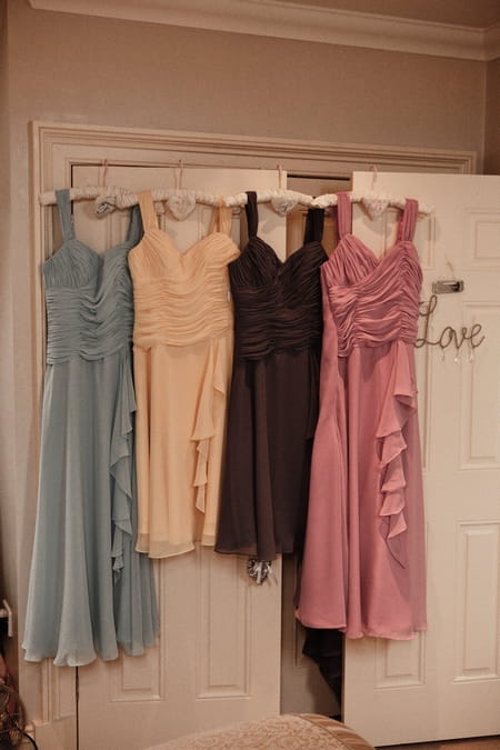 Coloured bridesmaid dresses - Picture by Archibald Photography