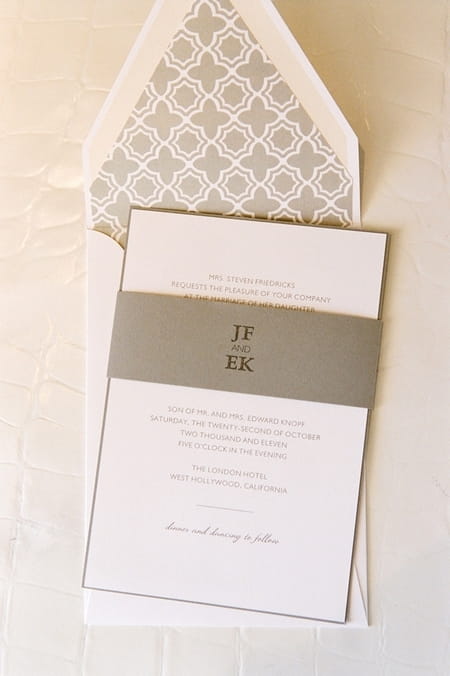 Wedding invitation - Picture by Yvette Roman Photography