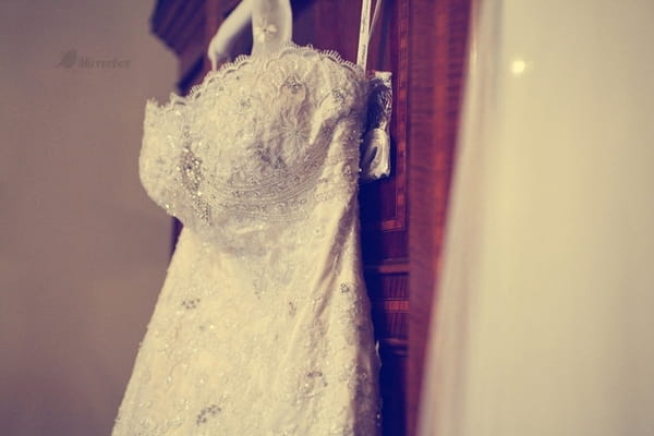 Vintage wedding dress - Picture by Mirrorbox Photography