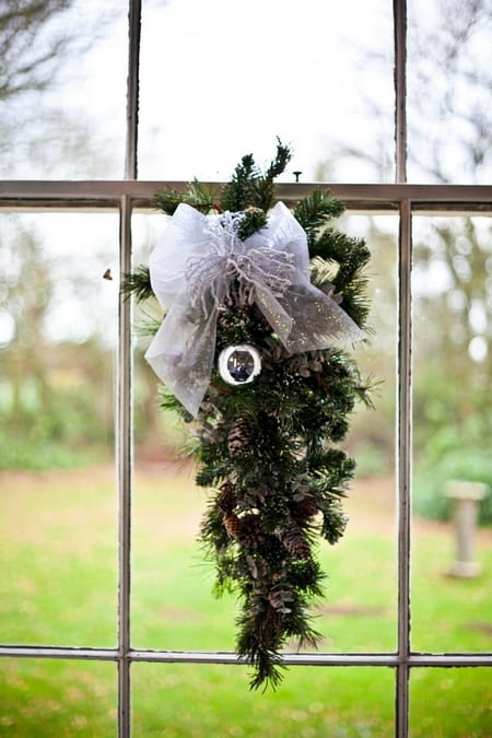 Christmas wedding decoration - Picture by Anneli Marinovich Photography