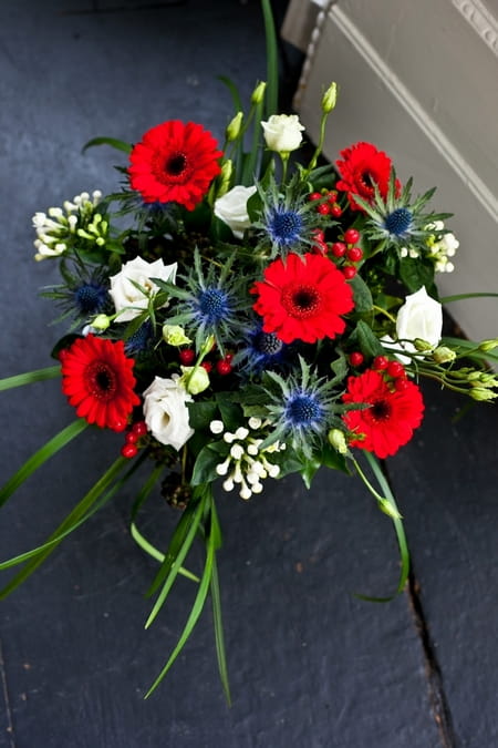 Festive wedding flowers - Picture by Anneli Marinovich Photography