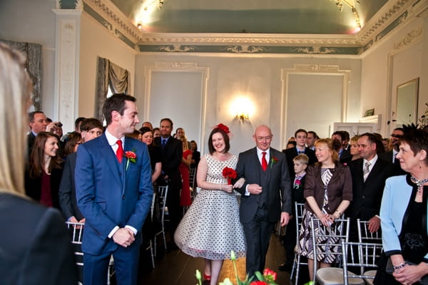 Bride walking down aisle - Picture by Anneli Marinovich Photography