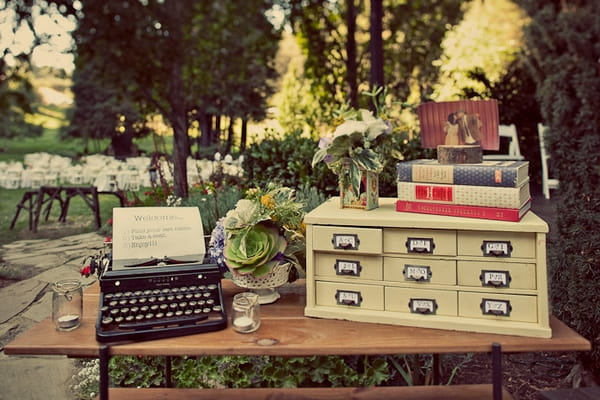 Vintage typewriter at wedding - Picture by Paco and Betty