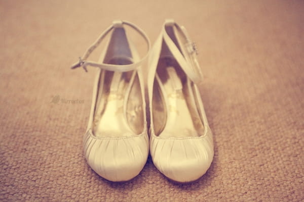 Wedding shoes - Picture by Mirrorbox Photography