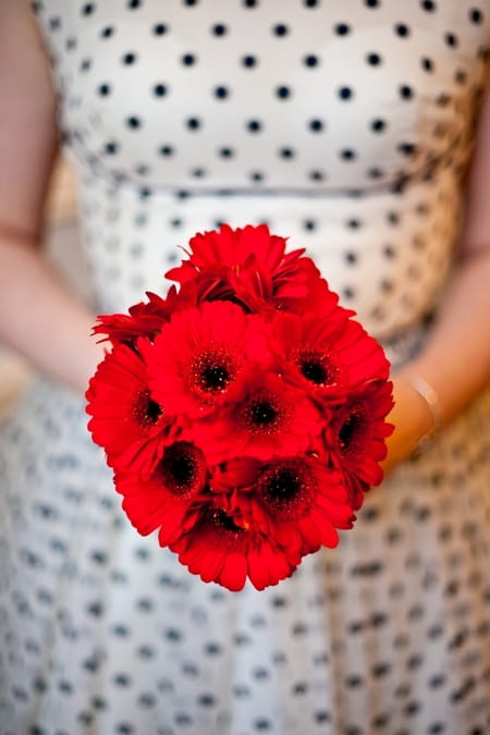 Red bridal bouquet - Picture by Anneli Marinovich Photography