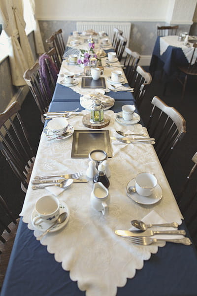 Simple wedding table layout - Picture by York Place Studios