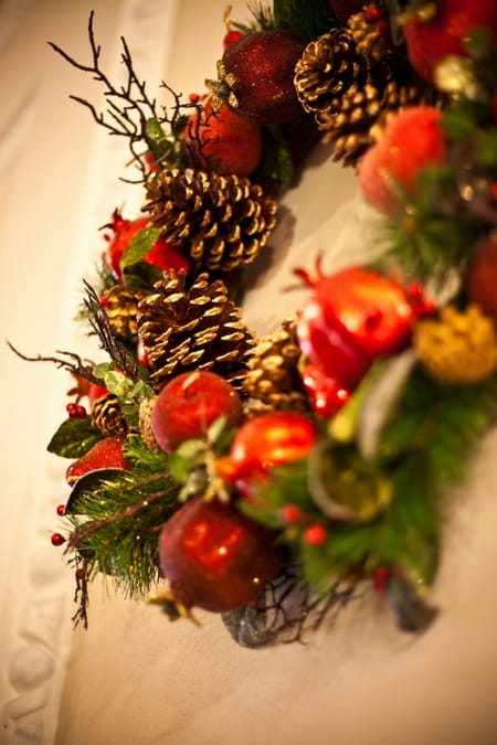 Christmas wreath wedding decoration - Picture by Anneli Marinovich Photography