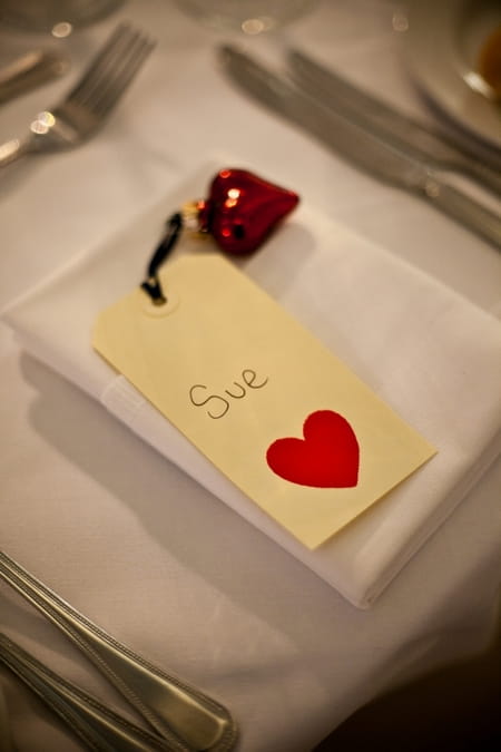 Red heart wedding place name card - Picture by Anneli Marinovich Photography