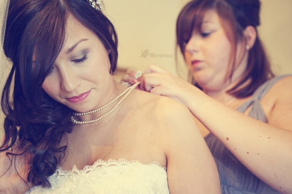 Bride having necklace put on - Picture by Mirrorbox Photography