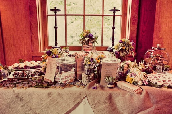 Table of sweets at wedding - Picture by Paco and Betty