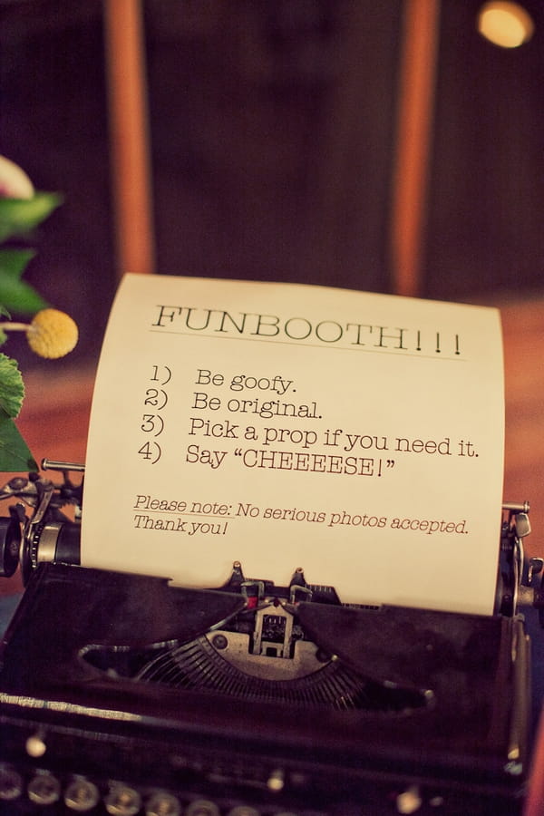 Vintage typewriter with funbooth instructions - Picture by Paco and Betty