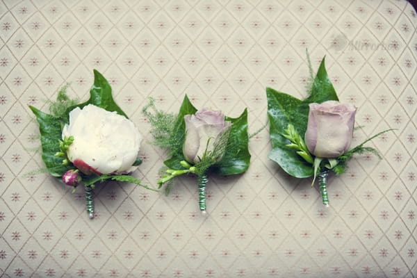 Buttonholes - Picture by Mirrorbox Photography