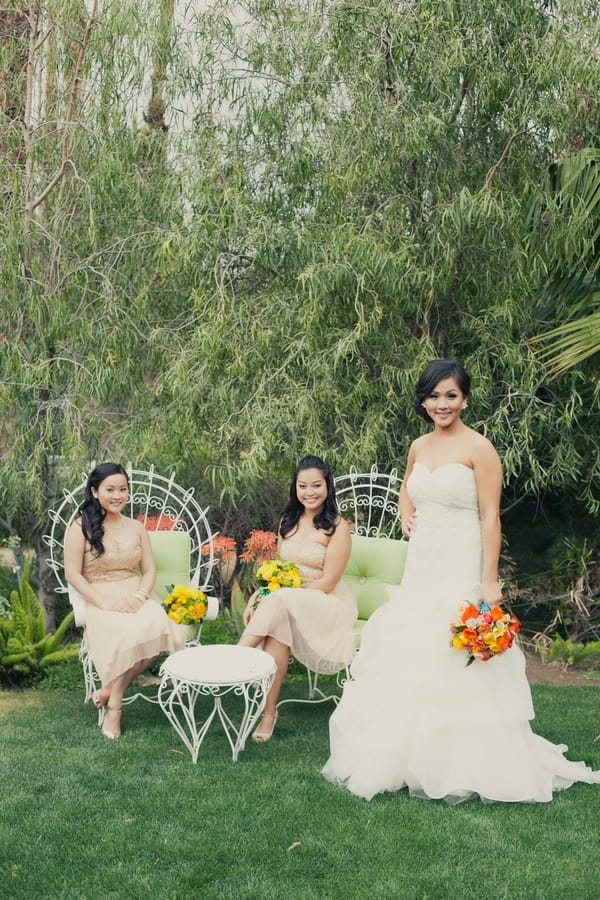 Bride with bridesmaids - Picture by onelove photography