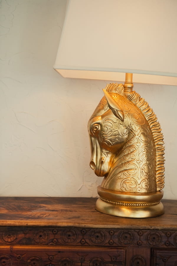 Golden horse head lamp - Picture by onelove photography