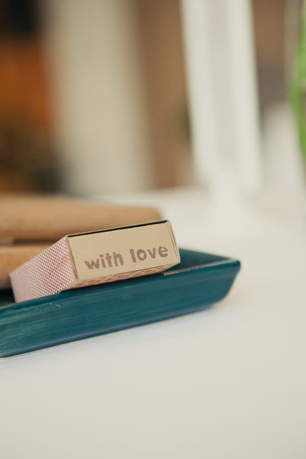 Matches with lettering saying with love - Picture by onelove photography