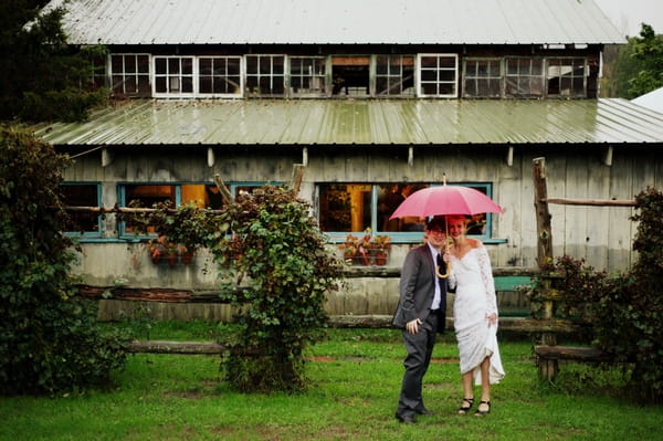 Wedding at a farm in the rain - Picture by Judy Pak Photography