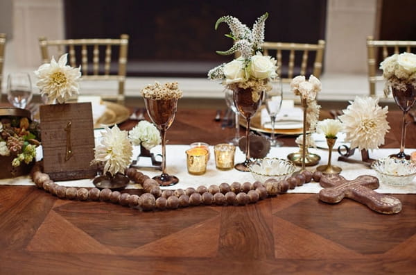 Wedding table display on grand table - Picture by Joielala