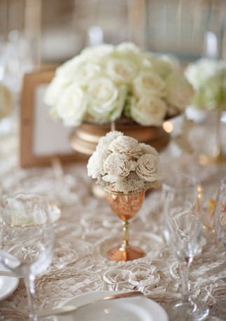 Wedding table flowers - Picture by Joielala