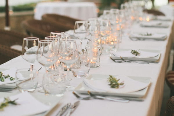 Elegant wedding table arrangement - Picture by DanielRM
