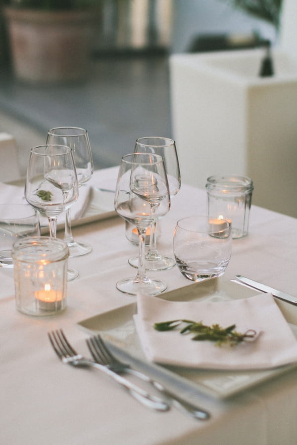 Wedding table place setting - Picture by DanielRM