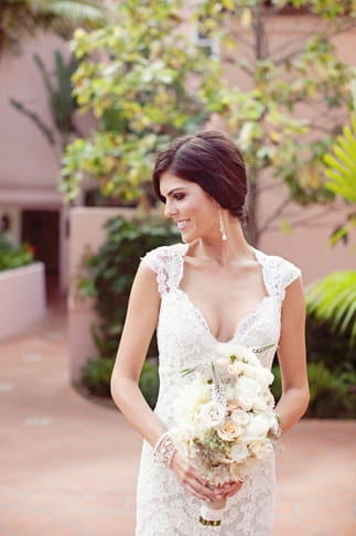 Bride in lace dress holding bridal bouquet - Picture by Joielala