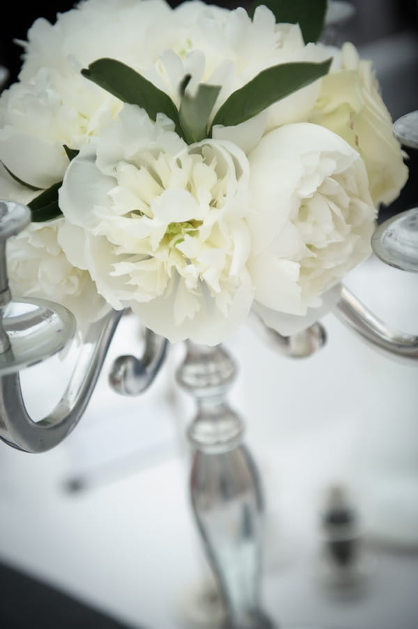 White peony wedding table flowers - Picture by Pixies in the Cellar